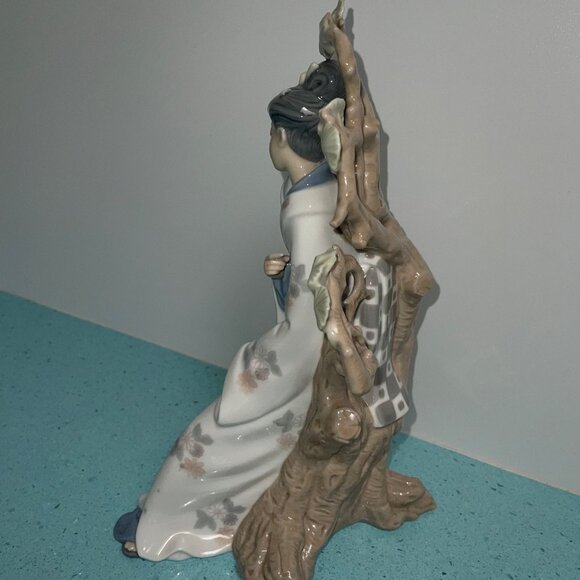 Lladro Geisha Sculpted By Vicente Martínez Porcelain Issued In 1972 Retired 1994 - Picture 6 of 16